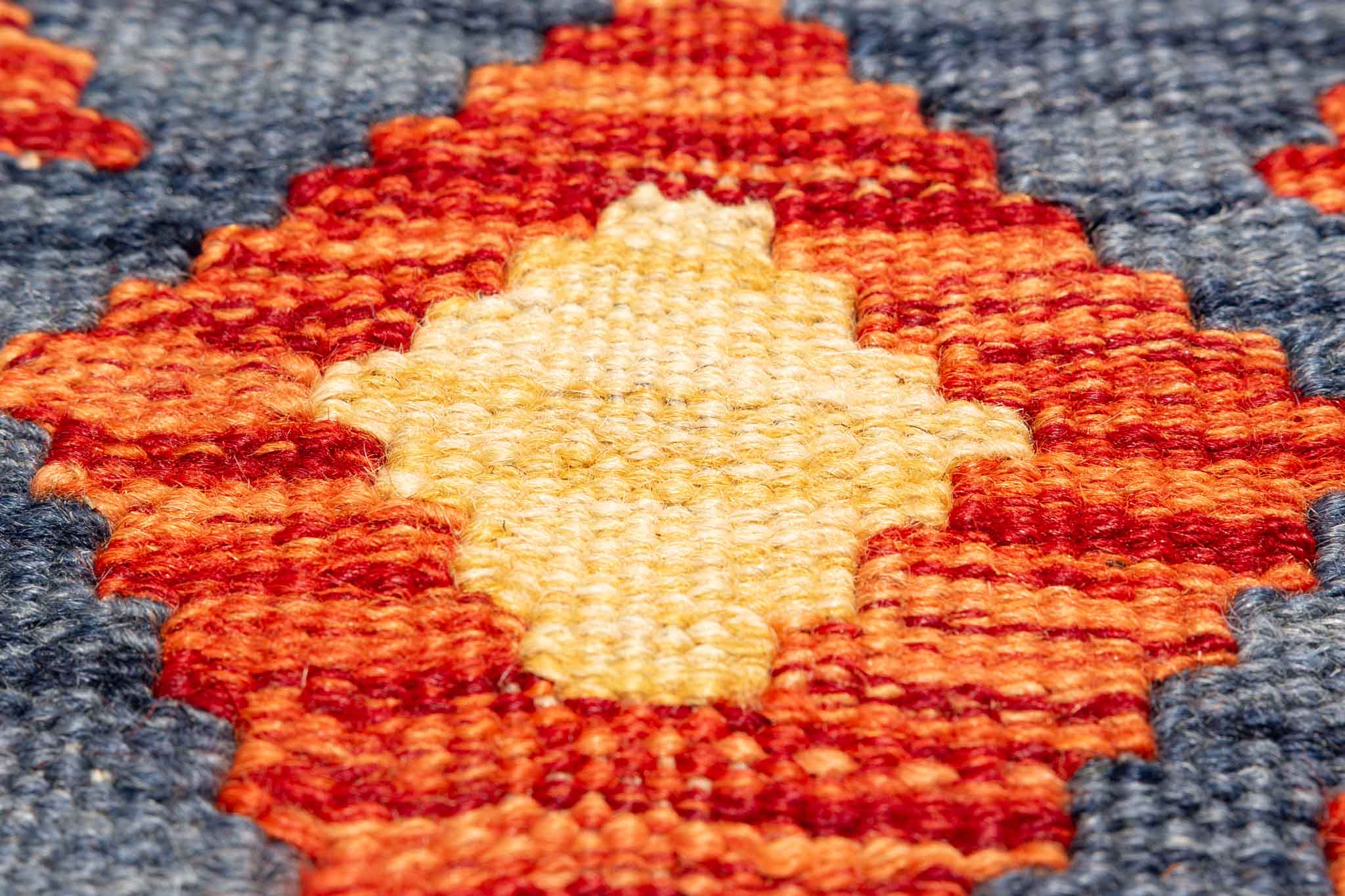 Handgewebter Kelim-Teppich aus Schurwolle, 147 × 200 cm